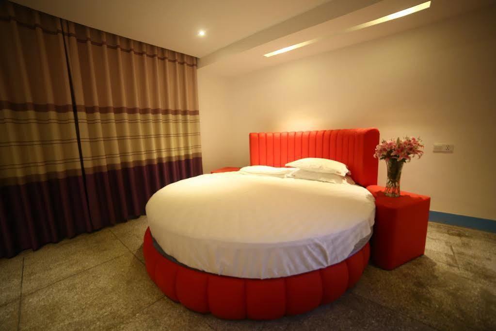 Luoyang Heartland International Youth Hostel Buitenkant foto